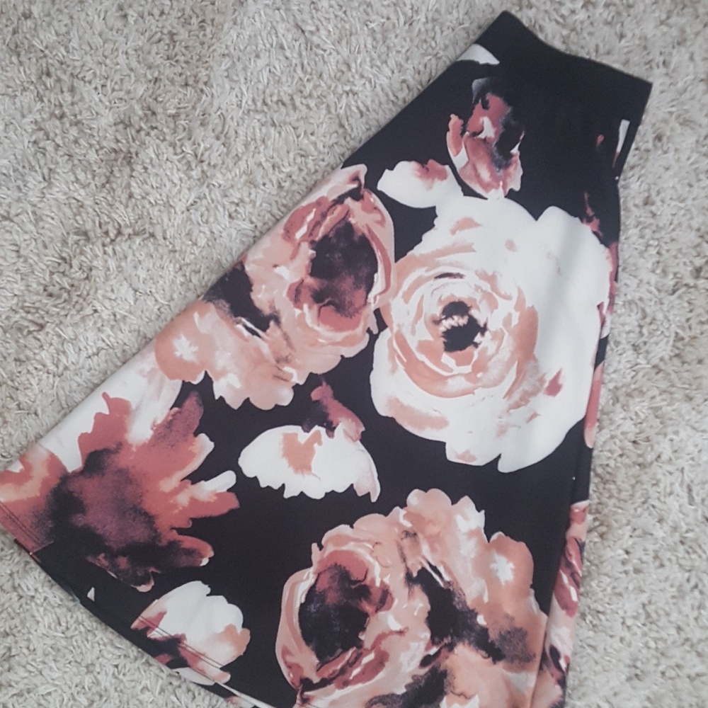 Bobeau Size M Midi Skirt